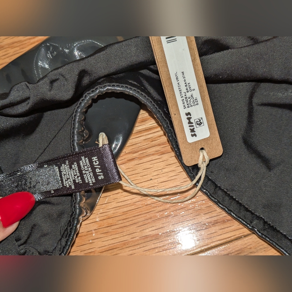 NWT SKIMS STRETCH VINYL BANDEAU - Picture 10 of 10